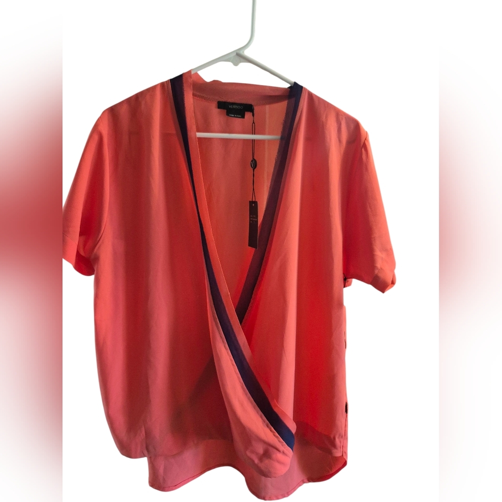 Vertigo Coral With Navy Trim Nwt Sheer Blouse Medium